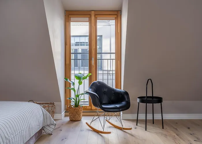 Cozy Spacious Loft! Great For Longer Stays! *