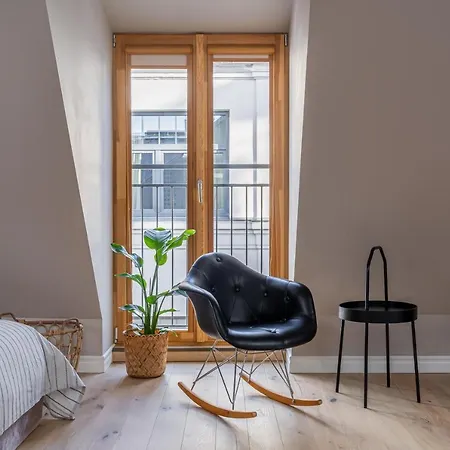 Cozy Spacious Loft! Great For Longer Stays! *