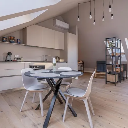 Cozy Spacious Loft! Great For Longer Stays! Apartmán Riga