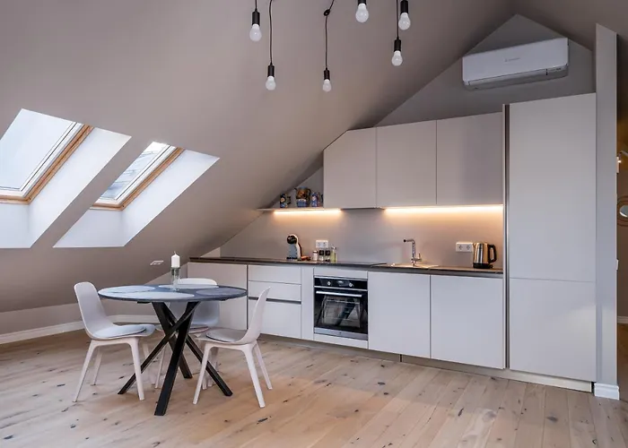 Cozy Spacious Loft! Great For Longer Stays! Dzīvoklis